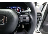 Hondaセンシングの機能のひとつ、アダプティブクルーズコントロール付!アクセルから足を離しても設定したスピードと前車との車間を保ち走行してくれます!車線維持もアシスト☆高速道路で疲労軽減ですね☆