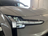 LEDヘッドライトは北欧神話でのトールハンマーがスタイリッシュなデザイン性となっており他車を魅了します。
