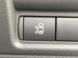 【パワースライドドア】スマートキーや運転席のスイッチでスライドドアの開閉が可能♪電動だから力を入れてドアを開ける必要が無く、小さいお子様でも、重い荷物を持っている時もラクに開け閉めできます♪