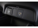 スマートフォンなどの音楽再生が可能なUSB接続ジャック装備車両です♪♪♪
