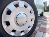 ●純正ホイール:輸入車ならではの卓越した走りを支えるホイールと足回りです!日本車の走りに慣れている方にもぜひ体感して頂きたいほど、高いレベルでまとまっています!