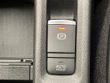 【電動パーキングブレーキ/オートブレーキホールド】パーキングブレーキをかけるときはレバーを引くだけ!ブレーキホールドは信号待ちなどの停止中にブレーキペダルから足を離してもブレーキがかかったまま!