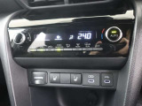 オートエアコンなので車内は一年中快適です♪運転席・助手席ともにシートヒーターが付いているので、寒い日でも快適です♪