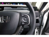 Hondaセンシングの機能のひとつ、アダプティブクルーズコントロール付!アクセルから足を離しても設定したスピードと前車との車間を保ち走行してくれます!車線維持もアシスト☆高速道路で疲労軽減ですね☆