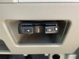 【ETC】有料道路を利用する際に料金所で停止することなく通過できる、ETC車載器(ノンストップ自動料金収受システム機器)が装備されています。セットアップを行うことで利用可能になります。