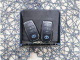 【スマートキー】キーをバッグやポケットに入れたままでもドアロックの開閉が出来るほか、エンジンキーを挿さなくてもエンジンスタートストップが出来ちゃいます!