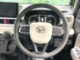 インテリアに合わせたデザインのステアリングは、運転される方のことも考え、運転しやすい形状、大きさです。是非一度、実際に触ってお確かめください。