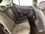 ゆったり座れるリヤシート!足元が広々としていて、乗り心地も良いです!