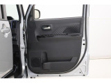 ■運転席ドア内側です。500mlペットボトルを収納できます。季節に関係なく水分補給は本当に重要ですよ。