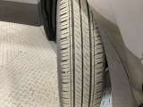 安全に走行するためには空気圧の確認をはじめ溝の深さ、ひび割れの等の点検が必要です。点検時に交換が必要と判断した場合は交換いたします。
