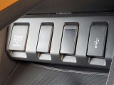 電源ソケットとUSB入力