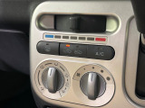 寒い冬も暑い夏も全席に快適な空調を届けてくれる、ダイヤル式エアコンを装備♪