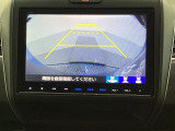 バックでの車庫入れも安心です! リアカメラが付いているバックモニター付のナビを装備しております。操作線もついており距離感も画面から確認できます。