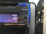 外部音声機器(スマホ、音楽プレーヤー等)を接続するための入出力端子付CDチューナーです。
