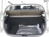 トランク内も広く、荷物もタップリ積んで頂けます☆