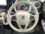 インテリアに合わせたデザインのステアリングは、運転される方のことも考え、運転しやすい形状、大きさです。是非一度、実際に触ってお確かめください。