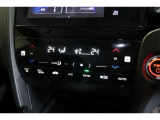 運転席と助手席の温度設定の変更が可能な左右独立タイプのデュアルエアコンです♪♪♪暑がりな人・寒がりな人も誰もが車内を快適にお過ごしいただけます♪♪♪