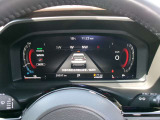 メーター中央に、様々な車両情報を表示してくれる、ディスプレイがついています。