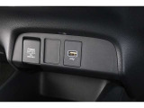 スマートフォンなどの音楽再生が可能なUSB接続ジャック装備車両です♪♪♪