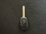 【キーレスエントリー】キーボタンを押すだけで、ドアロックの開閉が可能です。重い手荷物を持っていたり、夜のドアの開閉にとっても便利です。スペアのノーマルキーも付属します。