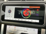 【コンフィギュラブルキャビンライティング】10種類の設定から選択可能です。その時の気分やお好み、運転スタイルに合わせて照明を調整できます。
