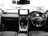 【運転席・インパネまわり】 ハンドル・シート・フロアーなど隅々までプロによるクリーニング済み☆彡キレイな車内でドライブが一層快適にお楽しみいただけます!!