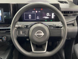 インテリアに合わせたデザインのステアリングは、運転される方のことも考え、運転しやすい形状、大きさです。是非一度、実際に触ってお確かめください。