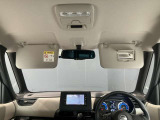 運転席側にはバニティーミラーも付いてます☆お出かけの際にエチケットチェックに嬉しい装備です☆