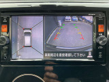 車を真上から見下ろしているかのように周囲の状況を把握して安心して駐車が行えるアラウンドビューモニターが付いています
