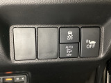 VSA装備車です。VSAはドライバーの操作と車の動きを見守っています。もし車の挙動が乱れたとき、4輪別々にブレーキをかけたり、エンジンパワーをしぼることによって車を安定させます。