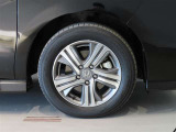 純正のアルミホイール装着車です。タイヤサイズは205/60R16です。