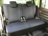 2列目シートも大人の方がゆったりできる足元です。