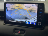 【バックカメラ】駐車時に後方がリアルタイム映像で確認できます。大型商業施設や立体駐車場での駐車時や、夜間のバック時に大活躍!運転スキルに関わらず、今や必須となった装備のひとつです!