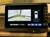 リバースギアに入れるだけで後方の表示へ切り替わります。夜間や雨の日の駐車も楽になりますよ。