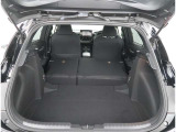 【トランクルーム】荷室の広さも十分です!シートアレンジでシートを畳めば長い荷物だって積めますね。シートアレンジの操作方法など、お気軽にご相談下さい。