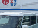 【ルーフレール】外観の魅力を引き立てるとともに、ウィンタースポーツや釣り、ロードバイク等で使う各種ギアを積むキャリア取り付けベースに!アクティブなカーライフを楽しむには必須の装備ですね!