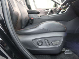 パワーシート搭載。微妙な調整が手軽にでき、ピッタリなポジションで運転することが可能です。