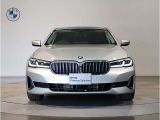 ☆BMWの代名詞とも言える【キドニーグリル】一目見ただけでBMW車であると認識できる確固たるアイコンとして存在感を放ちます☆