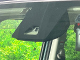 【トヨタセーフティセンス】走行中に前方の車両等を認識し、衝突しそうな時は警報とブレーキで衝突回避と被害軽減をアシスト。より安全にドライブをお楽しみいただけます。