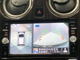 【アラウンドビューモニター】車を上から見下ろしているかのような映像で周囲の状況がひと目で確認、狭い駐車場に駐車するときも安心です♪