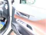 お車選びをお楽しみ頂けるよう、在庫車の展示スペースを十分に確保しております。
