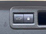 【パワーバックドア】スマートキーや運転席のボタンを押すだけでリアゲートが自動で開閉します!荷物を持っている時や、高い位置にあるバックドアを閉める際に便利な機能です♪