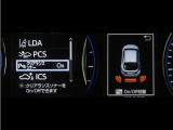 コーナーセンサーを装備。障害物までの距離に応じて警告音を変えてお知らせ。縦列駐車時や駐車場・車庫等での取り回しをサポートします。詳細は販売店スタッフまでお尋ね下さい。