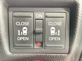 【両側パワースライドドア】スマートキーや運転席のスイッチで後席両側スライドドアの開閉が可能♪電動だから力を入れてドアを開ける必要が無く、小さなお子様でも簡単に開け閉めでき快適です♪