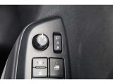鍵の施錠開錠に合わせてドアミラーが開閉するオート格納機能付きのドアミラー。少し離れた場所からでも見た目で鍵の閉め忘れの確認が出来る便利な機能です。