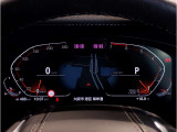 【BMWライブ・コックピット】コントロール・ディスプレイとインスツルメント・ディスプレイから構成されるディスプレイ・ネットワークにすべての情報がより分かりやすく表示されます。