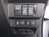 こちらの車両はお問い合わせが多く大変便利な『両側電動スライドドア』が装備された車両ですよ(*^_^*)乗り降りの際にとっても重宝しますよ(^^♪