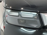 LEDヘッドライトは、点灯の瞬間から最大光量を発揮し、突然暗くなるトンネルなどでの安定感を高めます。