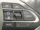 【レーダークルーズコントロール】高速道路での長距離走行が楽に!!自動で速度を保つクルーズコントロールが、衝突軽減システムと連携し、前方の車両を感知して車間を保つように速度調節してくれます!!
