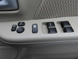運転席のパワーウインドースイッチ部です。よく触れる場所だからこそ、使用状態があらわれますよね。ぜひこうした所もチェックしてください。